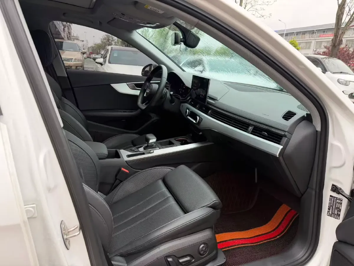2022 Audi A4L 2.0T 190HP L4 7DCT,autocango,china used car exporter,china ev exporter,chinese used car exporter,chinese used ev exporter