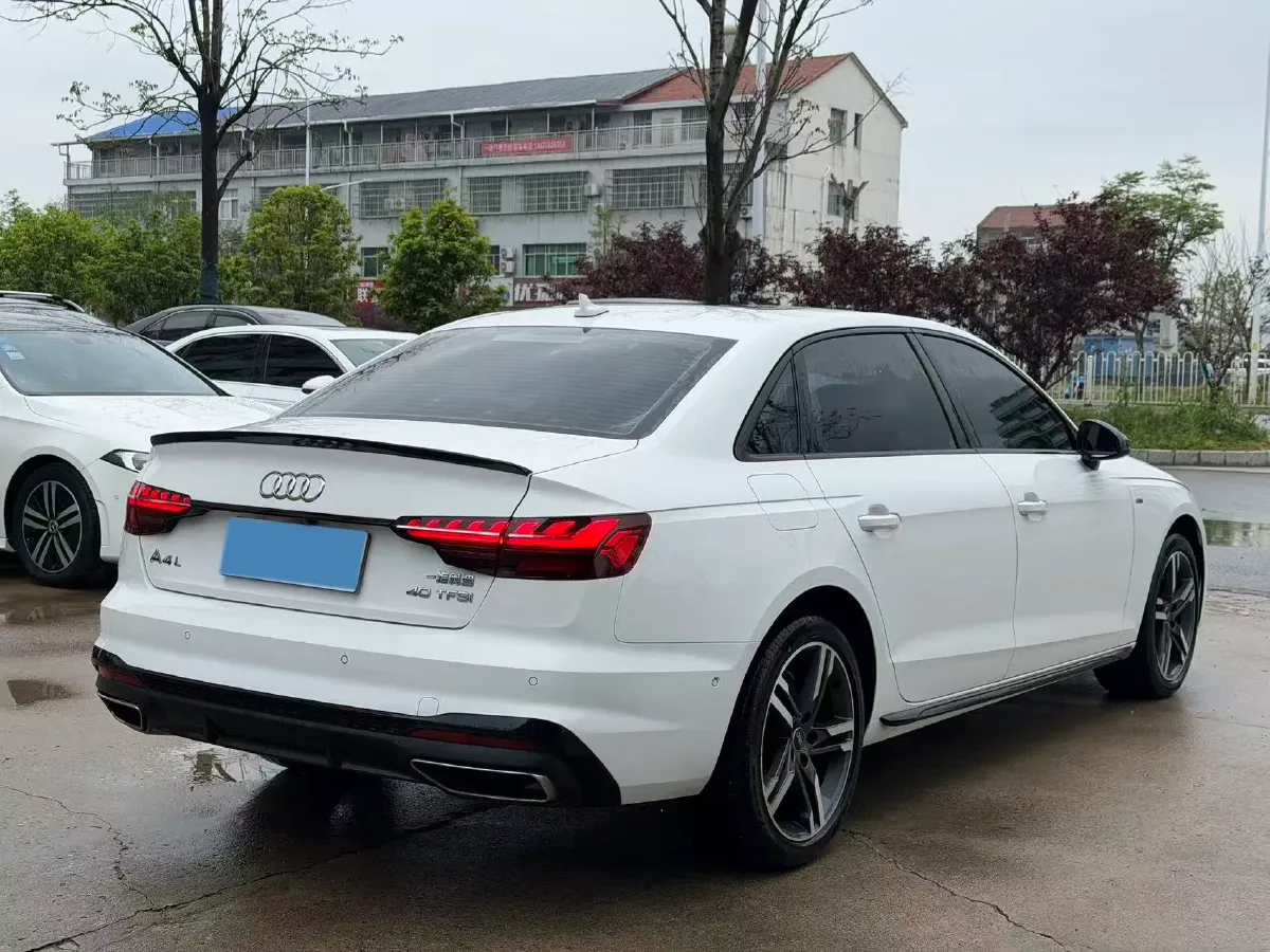 2022 Audi A4L 2.0T 190HP L4 7DCT,autocango,china used car exporter,china ev exporter,chinese used car exporter,chinese used ev exporter
