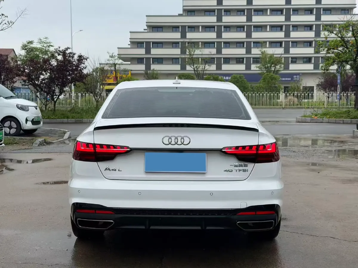 2022 Audi A4L 2.0T 190HP L4 7DCT,autocango,china used car exporter,china ev exporter,chinese used car exporter,chinese used ev exporter