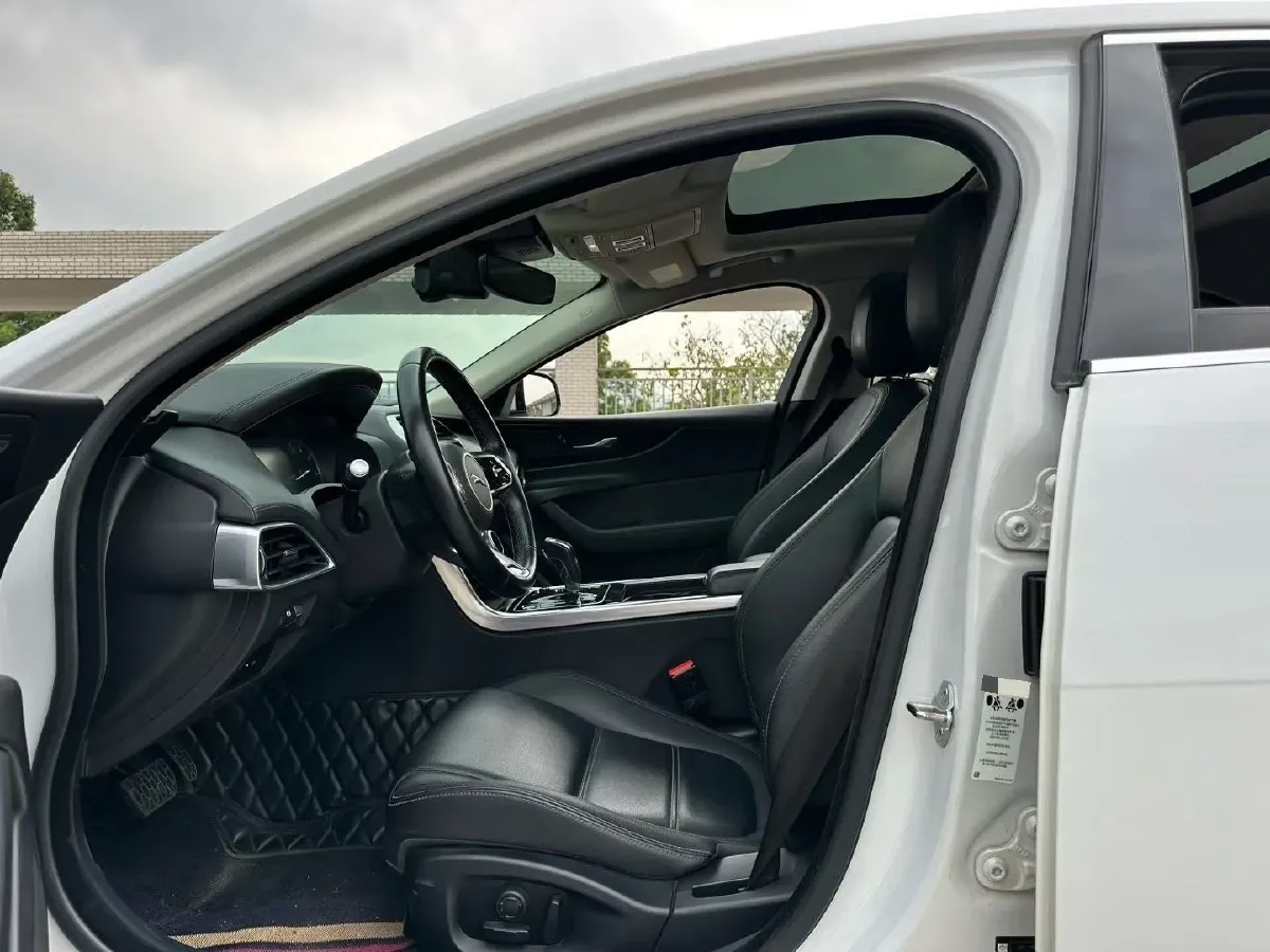 2020 Jaguar XEL 2.0T 200HP L4 8AT,autocango,china used car exporter,china ev exporter,chinese used car exporter,chinese used ev exporter