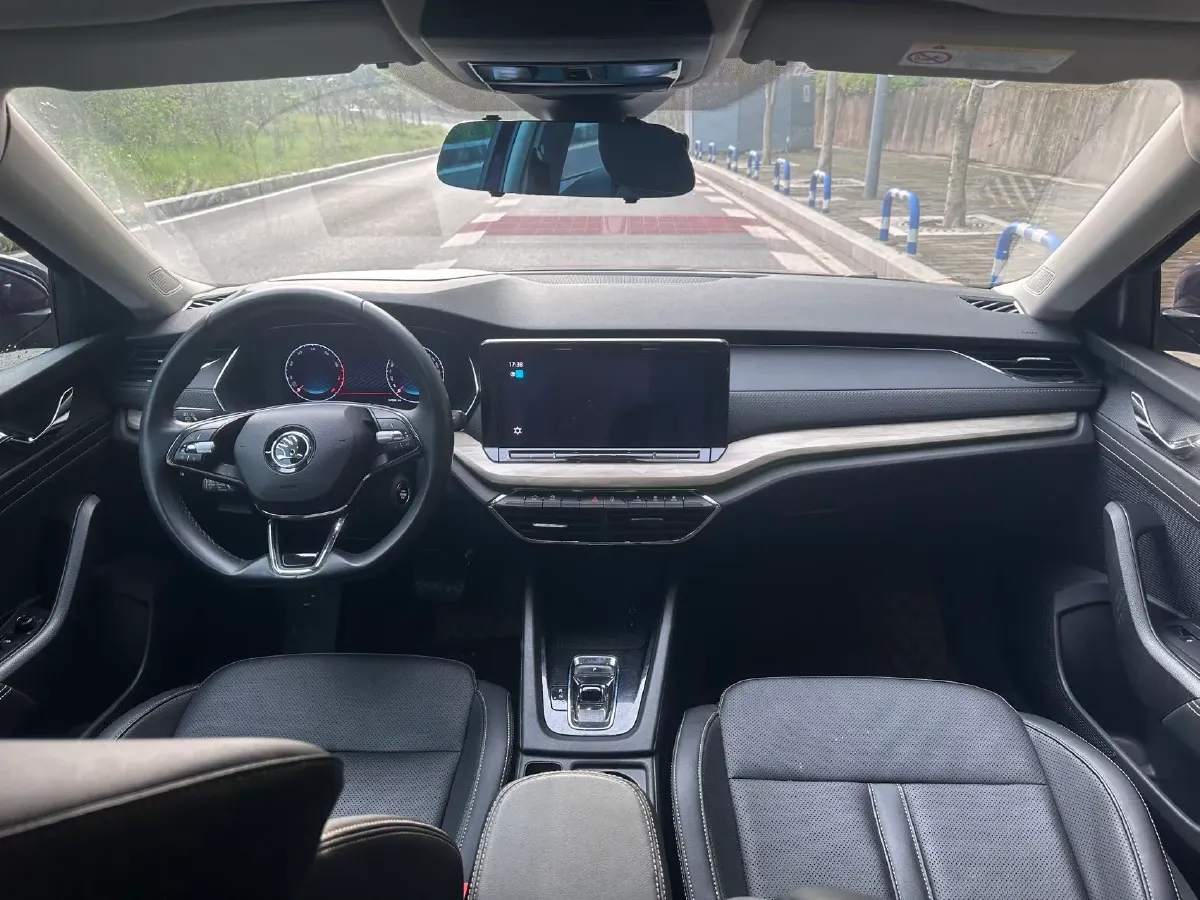2021 Skoda Octavia 1.4T 150HP L4 7DCT,autocango,china used car exporter,china ev exporter,chinese used car exporter,chinese used ev exporter