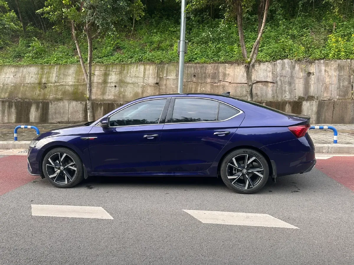 2021 Skoda Octavia 1.4T 150HP L4 7DCT,autocango,china used car exporter,china ev exporter,chinese used car exporter,chinese used ev exporter