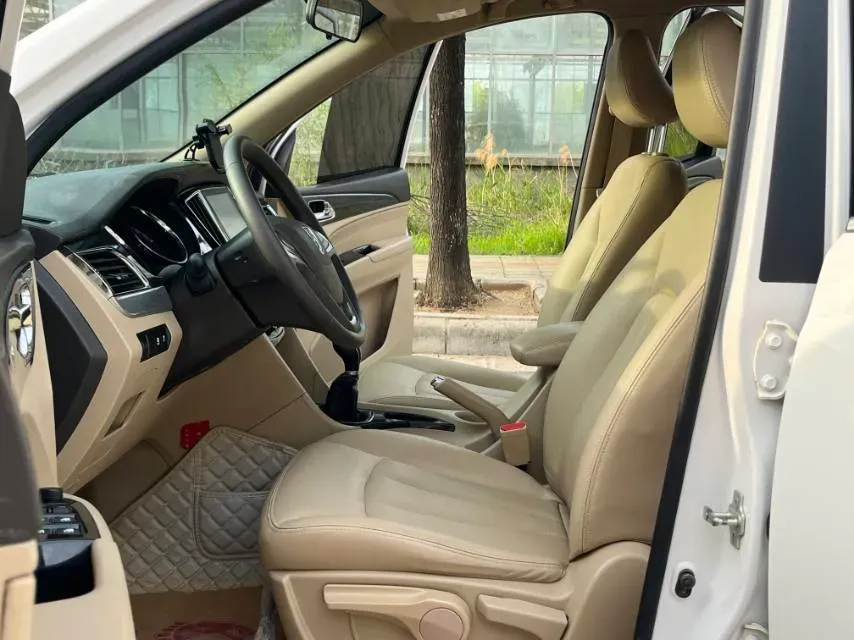 2016 BaoJun 560 1.5T 150HP L4 6MT,autocango,china used car exporter,china ev exporter,chinese used car exporter,chinese used ev exporter