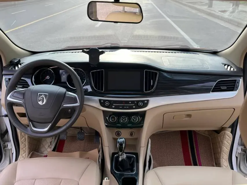 2016 BaoJun 560 1.5T 150HP L4 6MT,autocango,china used car exporter,china ev exporter,chinese used car exporter,chinese used ev exporter