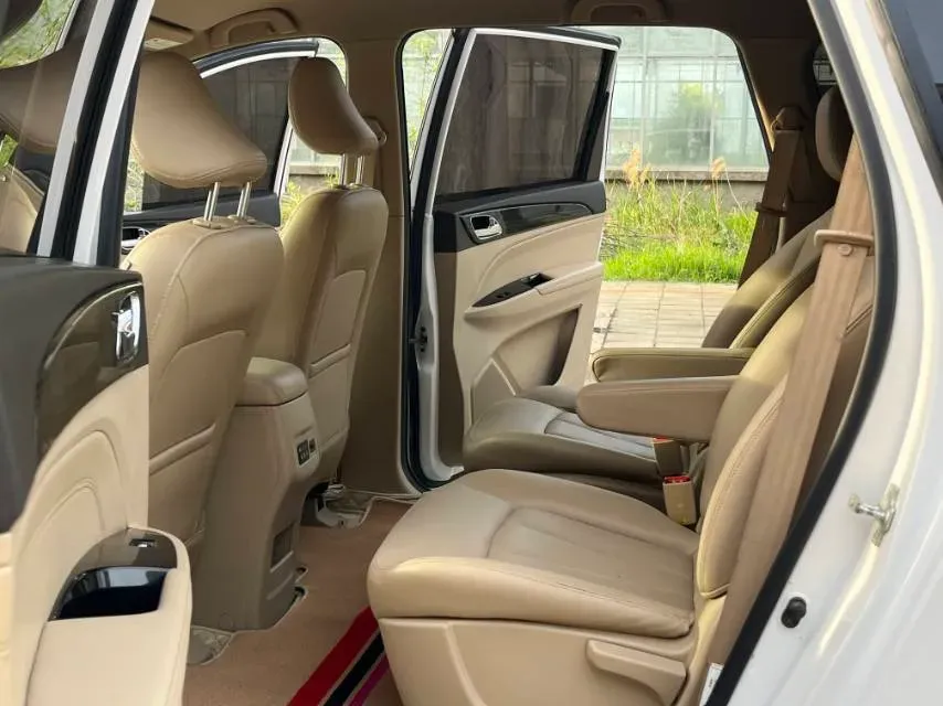 2016 BaoJun 560 1.5T 150HP L4 6MT,autocango,china used car exporter,china ev exporter,chinese used car exporter,chinese used ev exporter