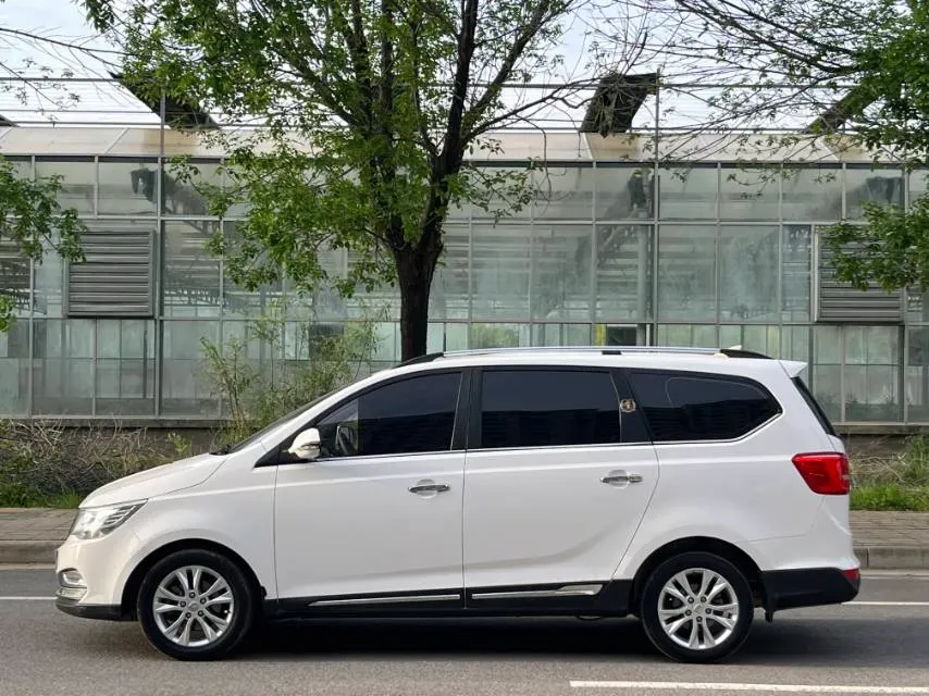 2016 BaoJun 560 1.5T 150HP L4 6MT,autocango,china used car exporter,china ev exporter,chinese used car exporter,chinese used ev exporter