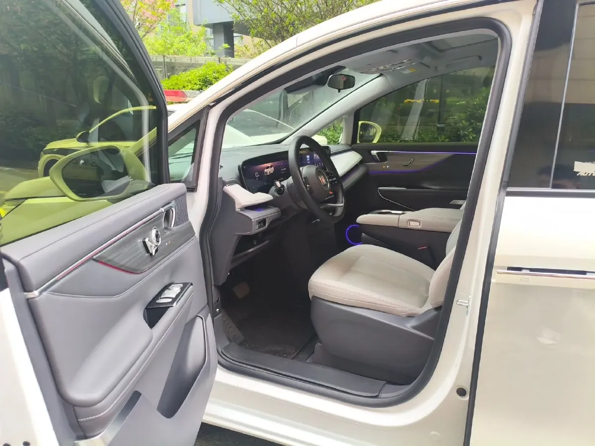 2025 Buick GL8 2.0T 237HP L4 9AT,autocango,china used car exporter,china ev exporter,chinese used car exporter,chinese used ev exporter