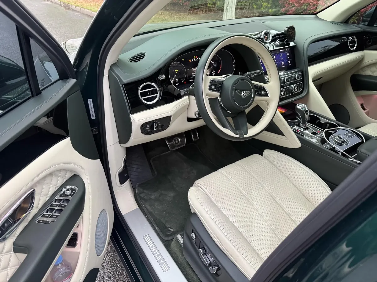 2022 Bentley Bentayga 4.0T 550HP V8 8AT,autocango,china used car exporter,china ev exporter,chinese used car exporter,chinese used ev exporter