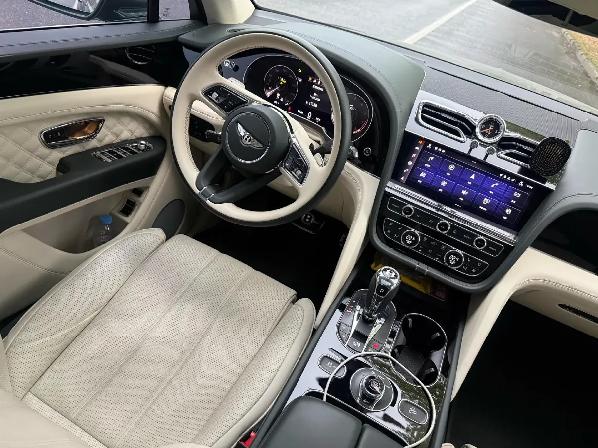 2022 Bentley Bentayga 4.0T 550HP V8 8AT,autocango,china used car exporter,china ev exporter,chinese used car exporter,chinese used ev exporter