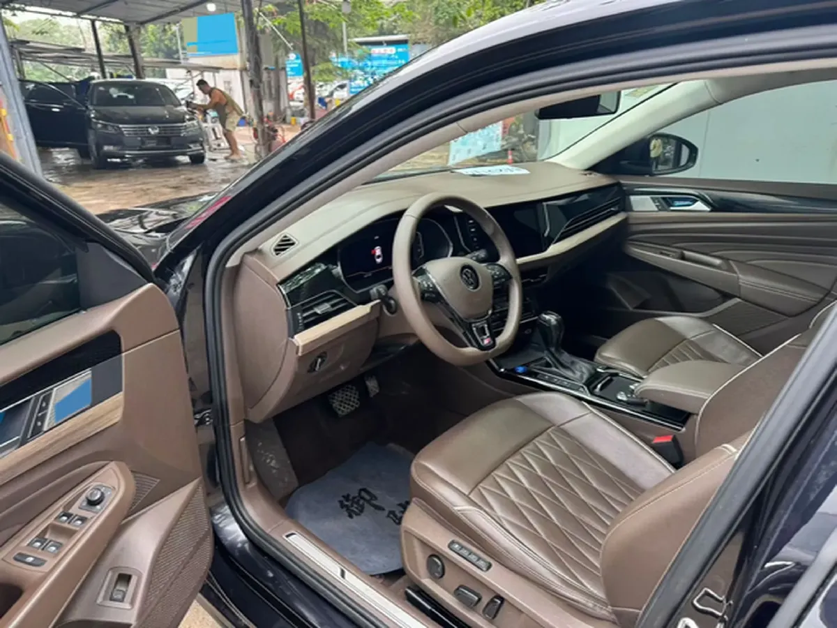 2020 Volkswagen Passat 2.0T 220HP L4 7DCT,autocango,china used car exporter,china ev exporter,chinese used car exporter,chinese used ev exporter
