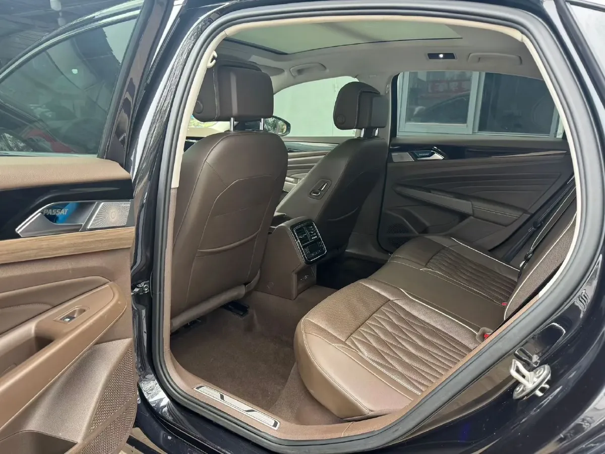 2020 Volkswagen Passat 2.0T 220HP L4 7DCT,autocango,china used car exporter,china ev exporter,chinese used car exporter,chinese used ev exporter