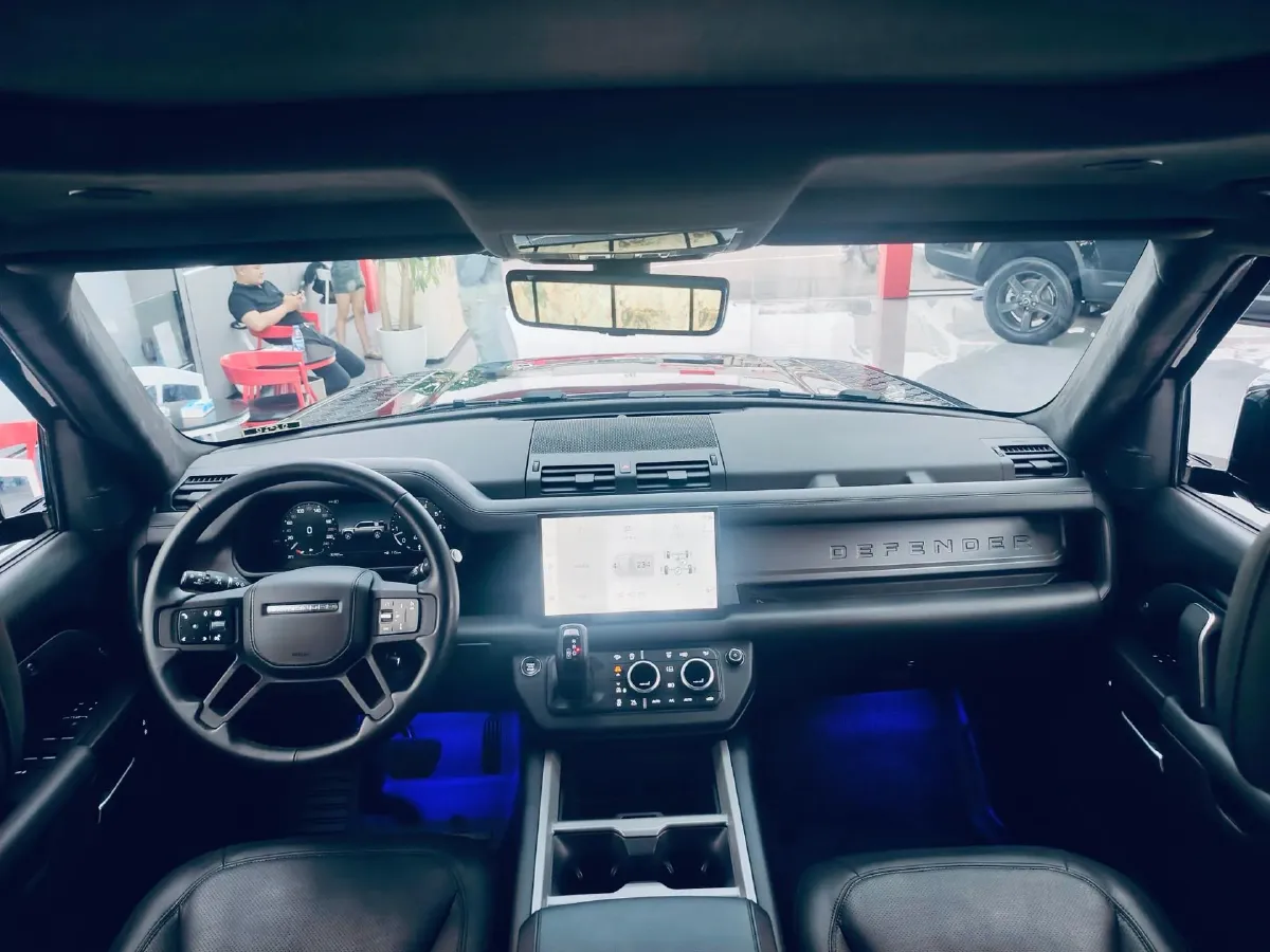 2025 Land Rover Defender 3.0T 400HP L6 8AT,autocango,china used car exporter,china ev exporter,chinese used car exporter,chinese used ev exporter