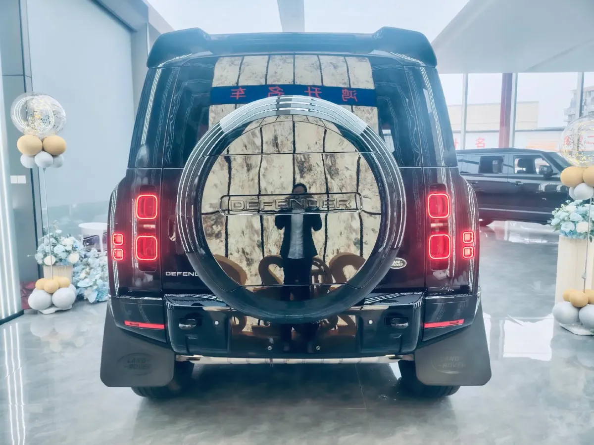 2025 Land Rover Defender 3.0T 400HP L6 8AT,autocango,china used car exporter,china ev exporter,chinese used car exporter,chinese used ev exporter