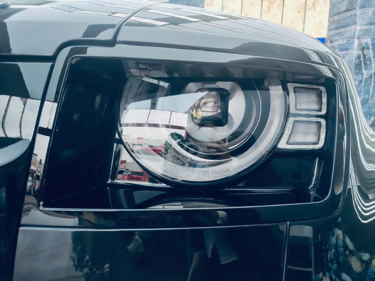 2025 Land Rover Defender 3.0T 400HP L6 8AT,autocango,china used car exporter,china ev exporter,chinese used car exporter,chinese used ev exporter