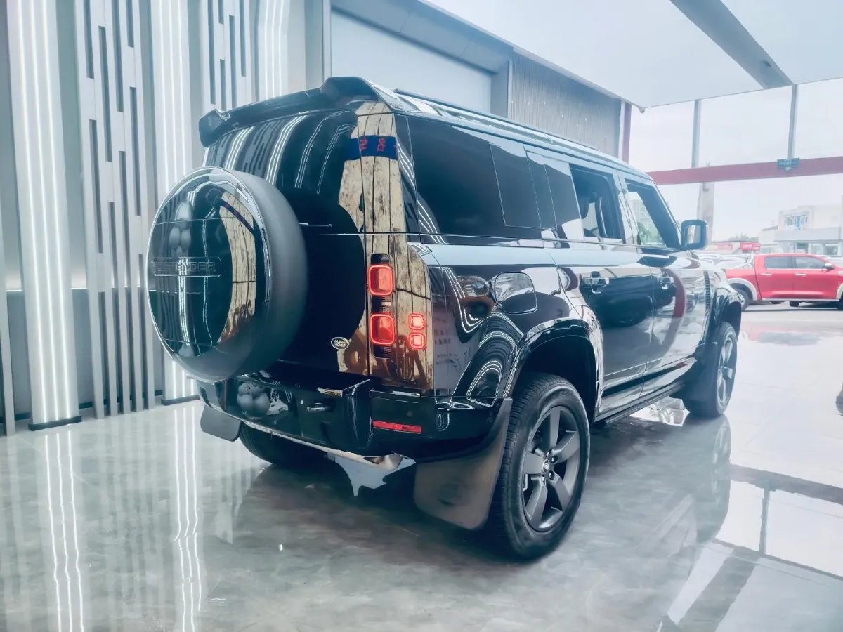 2025 Land Rover Defender 3.0T 400HP L6 8AT,autocango,china used car exporter,china ev exporter,chinese used car exporter,chinese used ev exporter