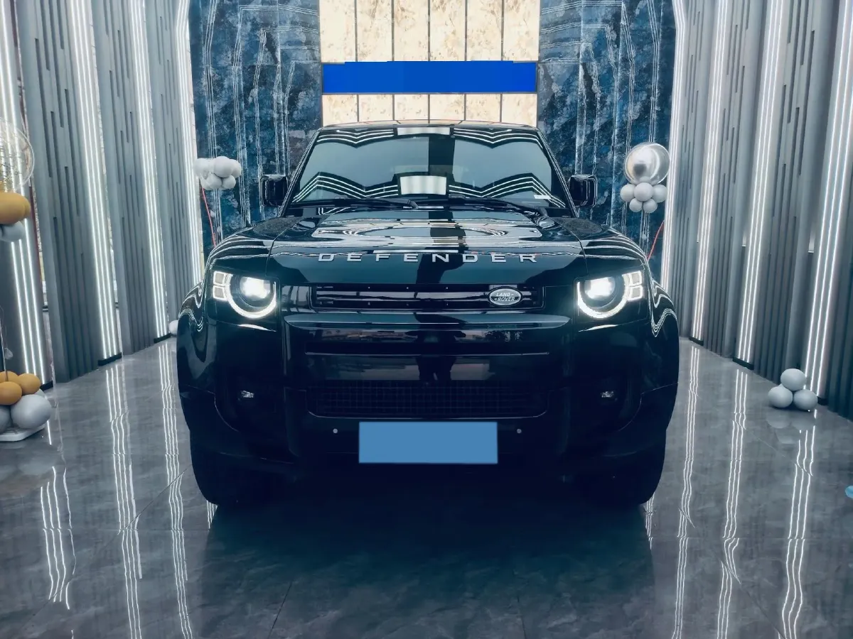 2025 Land Rover Defender 3.0T 400HP L6 8AT,autocango,china used car exporter,china ev exporter,chinese used car exporter,chinese used ev exporter