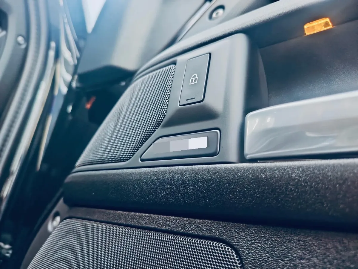 2025 Land Rover Defender 3.0T 400HP L6 8AT,autocango,china used car exporter,china ev exporter,chinese used car exporter,chinese used ev exporter