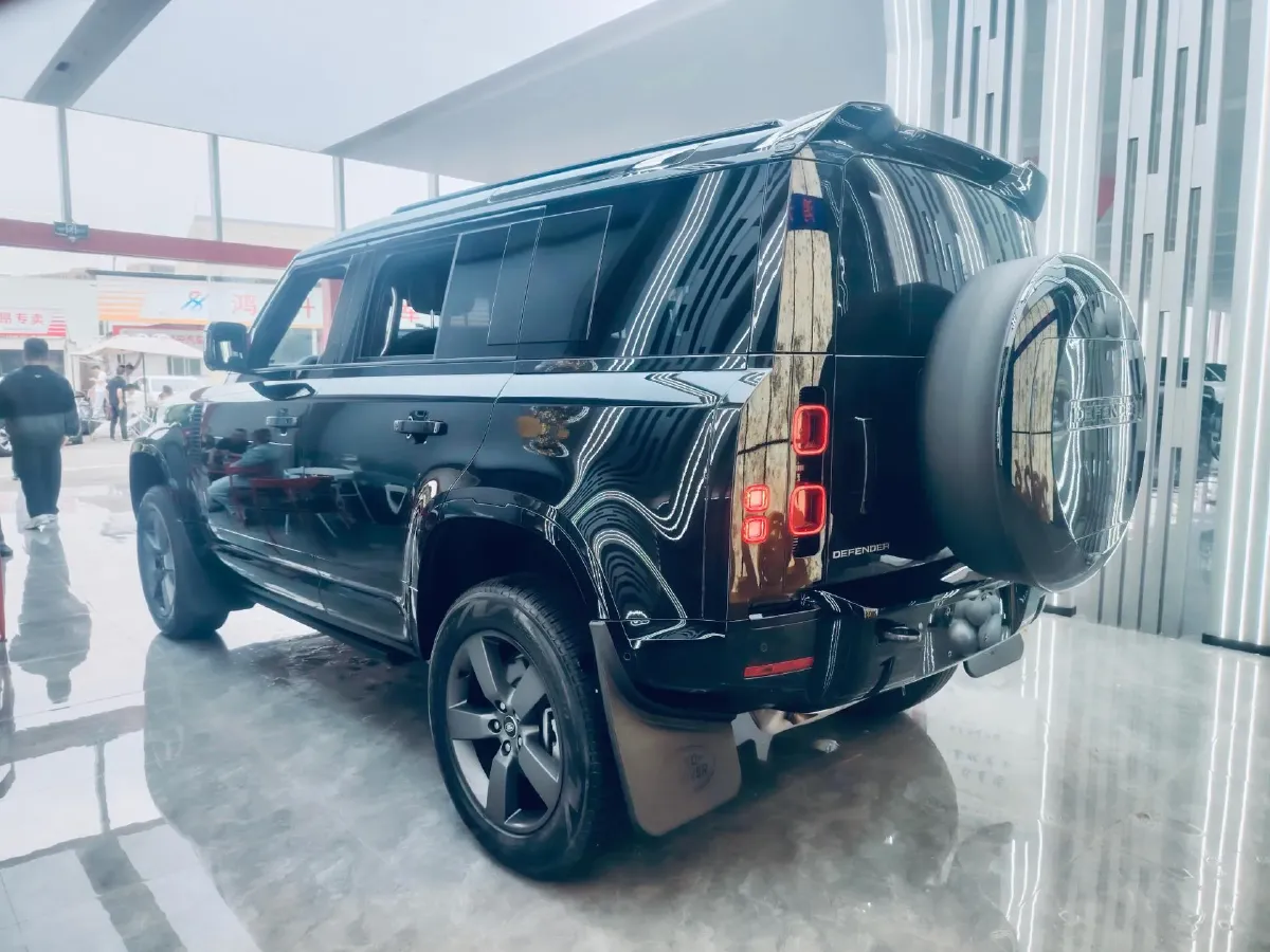 2025 Land Rover Defender 3.0T 400HP L6 8AT,autocango,china used car exporter,china ev exporter,chinese used car exporter,chinese used ev exporter