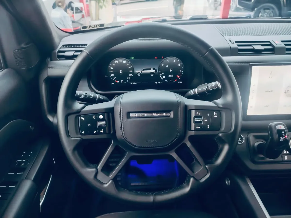 2025 Land Rover Defender 3.0T 400HP L6 8AT,autocango,china used car exporter,china ev exporter,chinese used car exporter,chinese used ev exporter