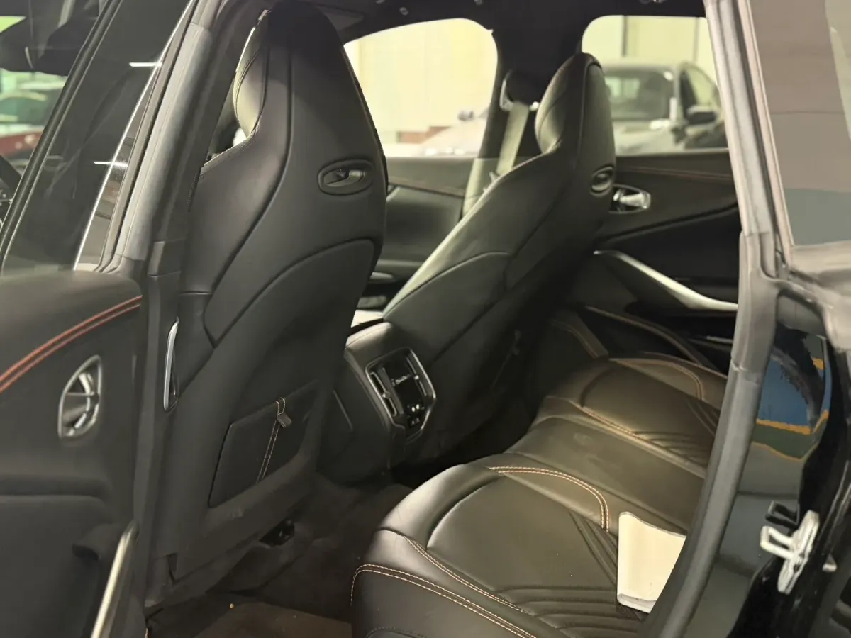 2022 Aston Martin DBX 3.0T 435HP L6 9AT,autocango,china used car exporter,china ev exporter,chinese used car exporter,chinese used ev exporter