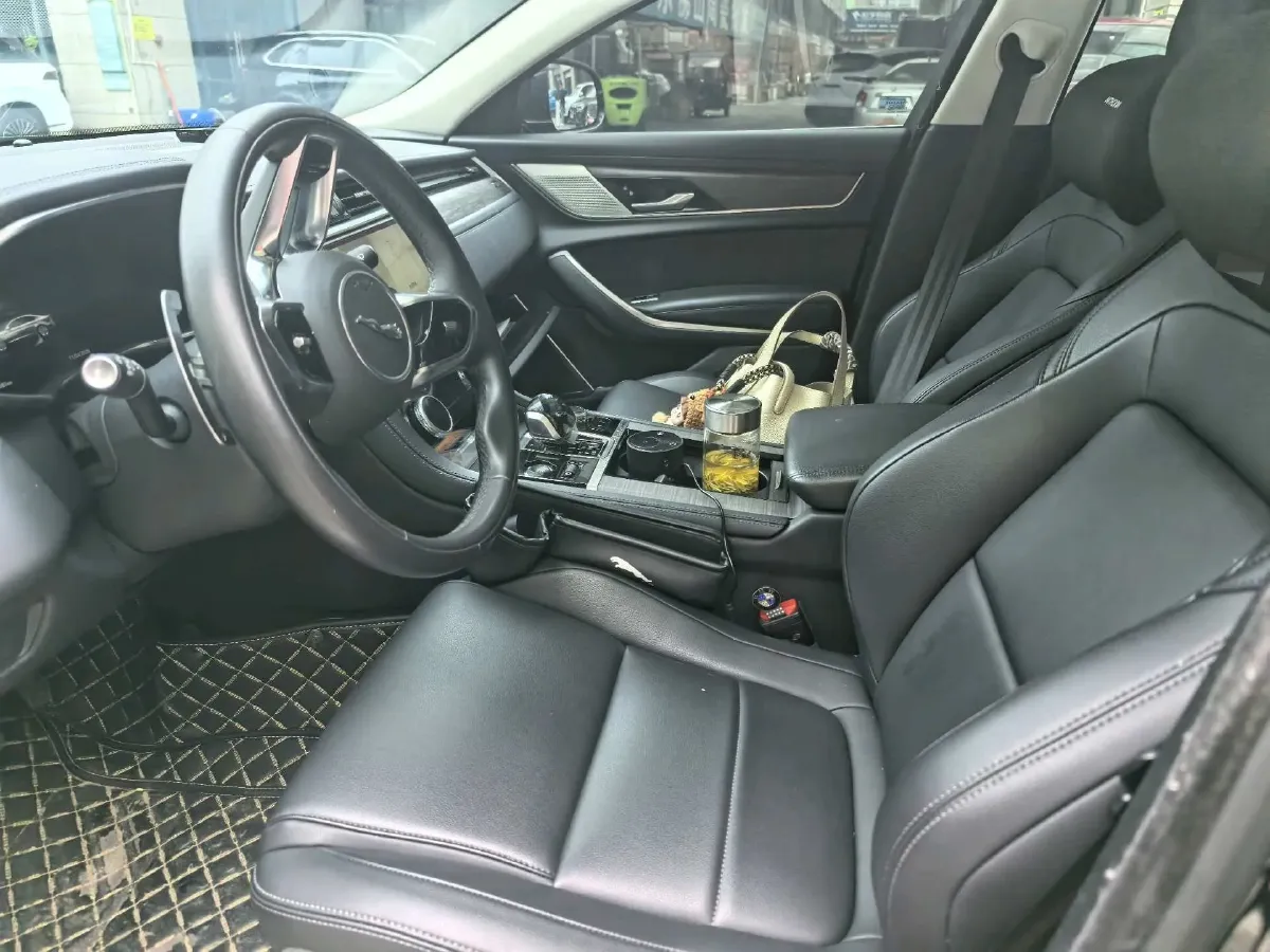 2023 Jaguar XFL 2.0T 200HP L4 8AT,autocango,china used car exporter,china ev exporter,chinese used car exporter,chinese used ev exporter