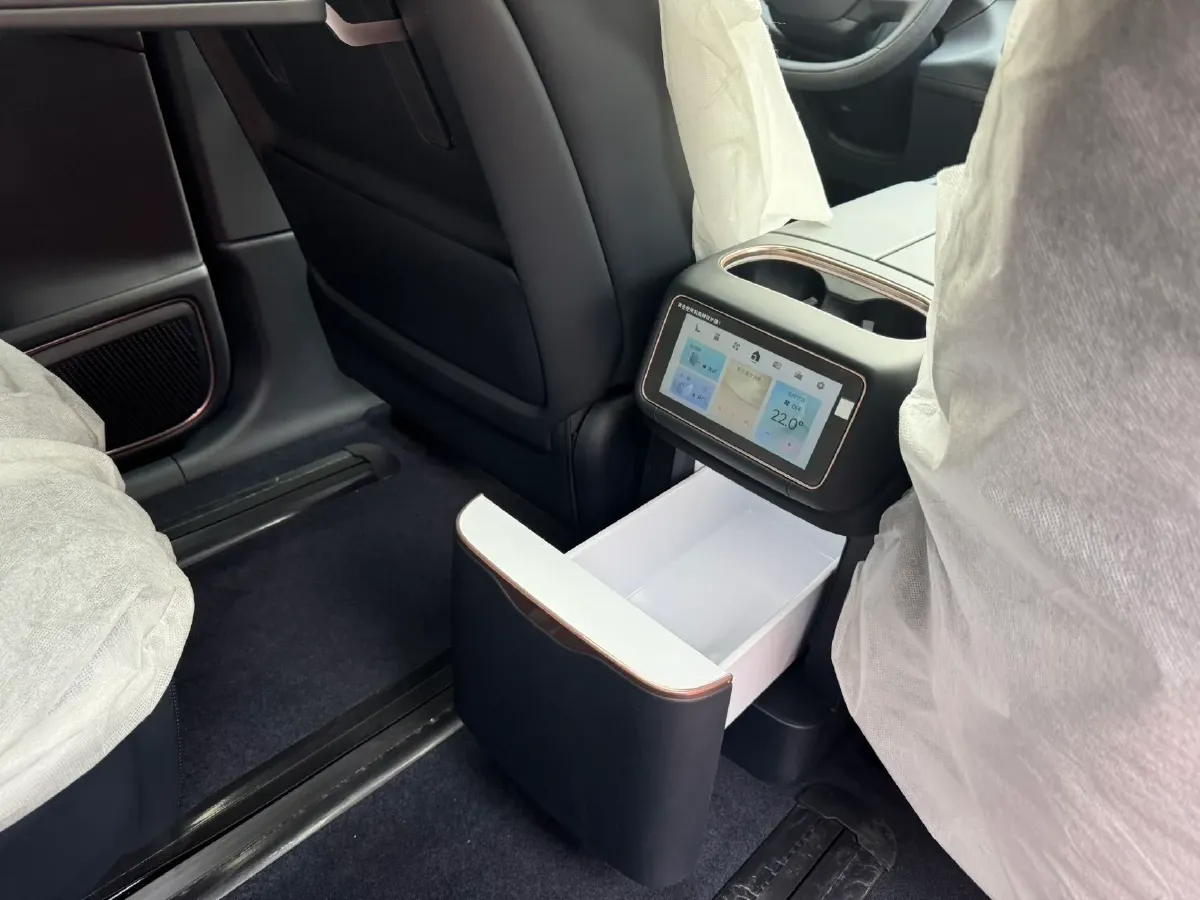 2025 LYNK&CO 900 2.0T 254HP L4 3DHT PHEV,autocango,china used car exporter,china ev exporter,chinese used car exporter,chinese used ev exporter