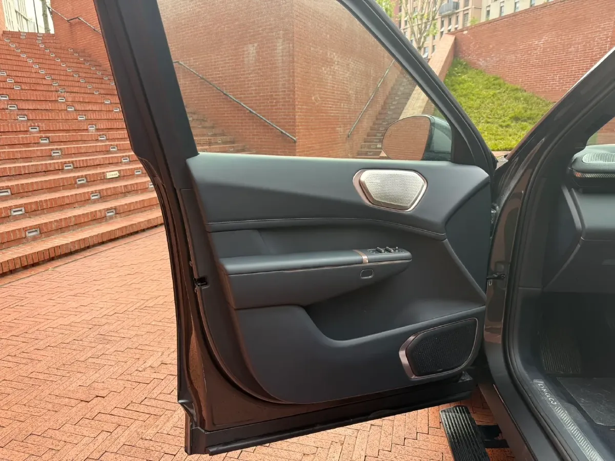 2025 LYNK&CO 900 2.0T 254HP L4 3DHT PHEV,autocango,china used car exporter,china ev exporter,chinese used car exporter,chinese used ev exporter