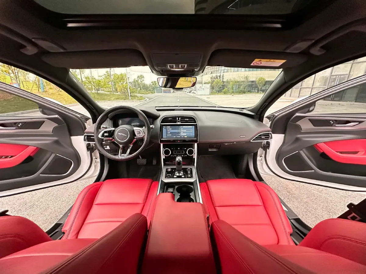 2022 Jaguar XEL 2.0T 250HP L4 8AT,autocango,china used car exporter,china ev exporter,chinese used car exporter,chinese used ev exporter