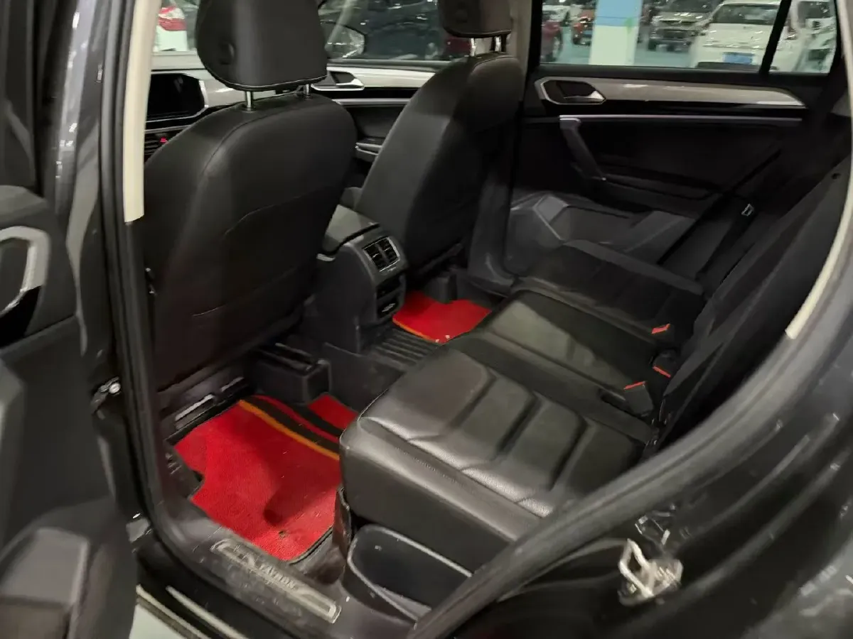 2019 Jeep Cherokee 2.0T 234HP L4 9AT,autocango,china used car exporter,china ev exporter,chinese used car exporter,chinese used ev exporter