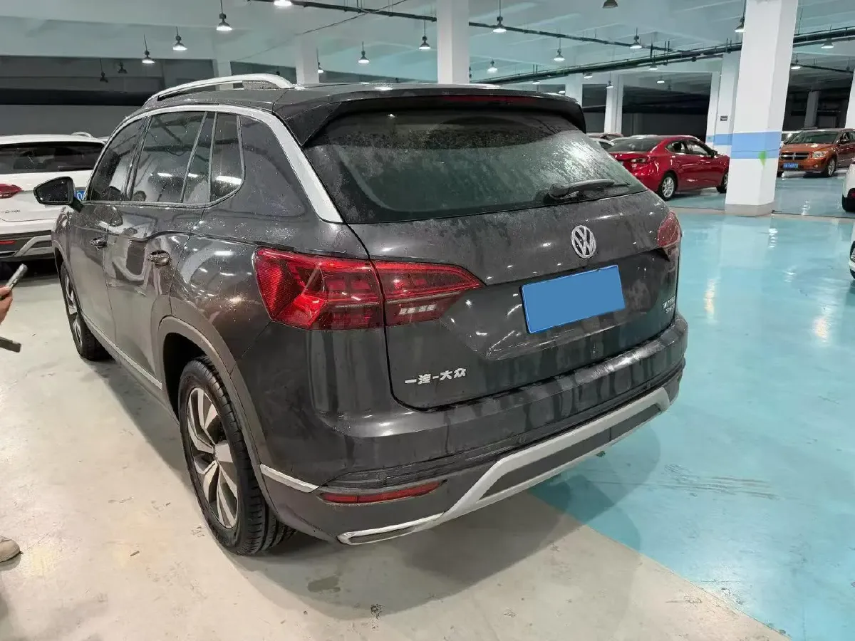 2019 Jeep Cherokee 2.0T 234HP L4 9AT,autocango,china used car exporter,china ev exporter,chinese used car exporter,chinese used ev exporter