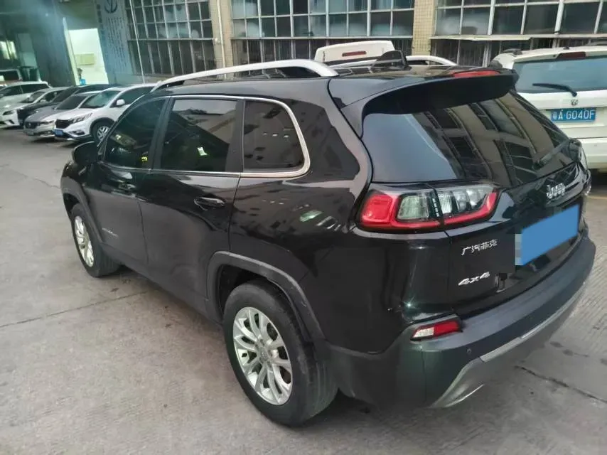 2019 Jeep Cherokee 2.0T 265HP L4 9AT,autocango,china used car exporter,china ev exporter,chinese used car exporter,chinese used ev exporter