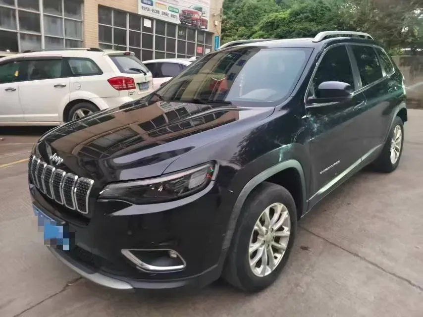 2019 Jeep Cherokee 2.0T 265HP L4 9AT,autocango,china used car exporter,china ev exporter,chinese used car exporter,chinese used ev exporter