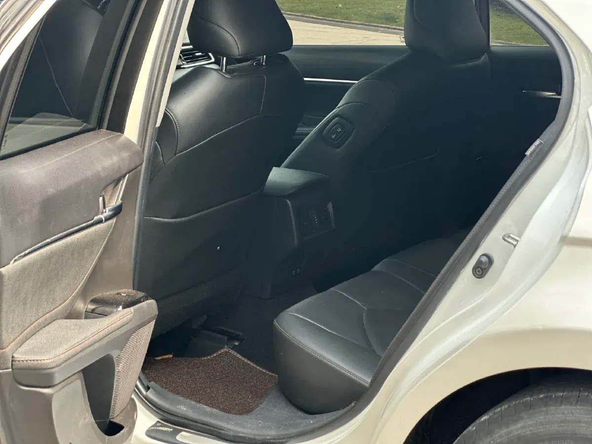 2019 Toyota Camry 2.5L 209HP L4 8AT,autocango,china used car exporter,china ev exporter,chinese used car exporter,chinese used ev exporter