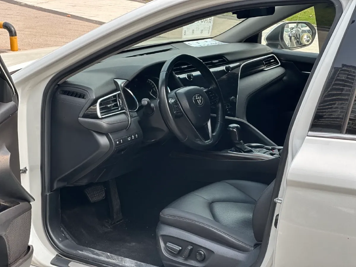 2019 Toyota Camry 2.5L 209HP L4 8AT,autocango,china used car exporter,china ev exporter,chinese used car exporter,chinese used ev exporter