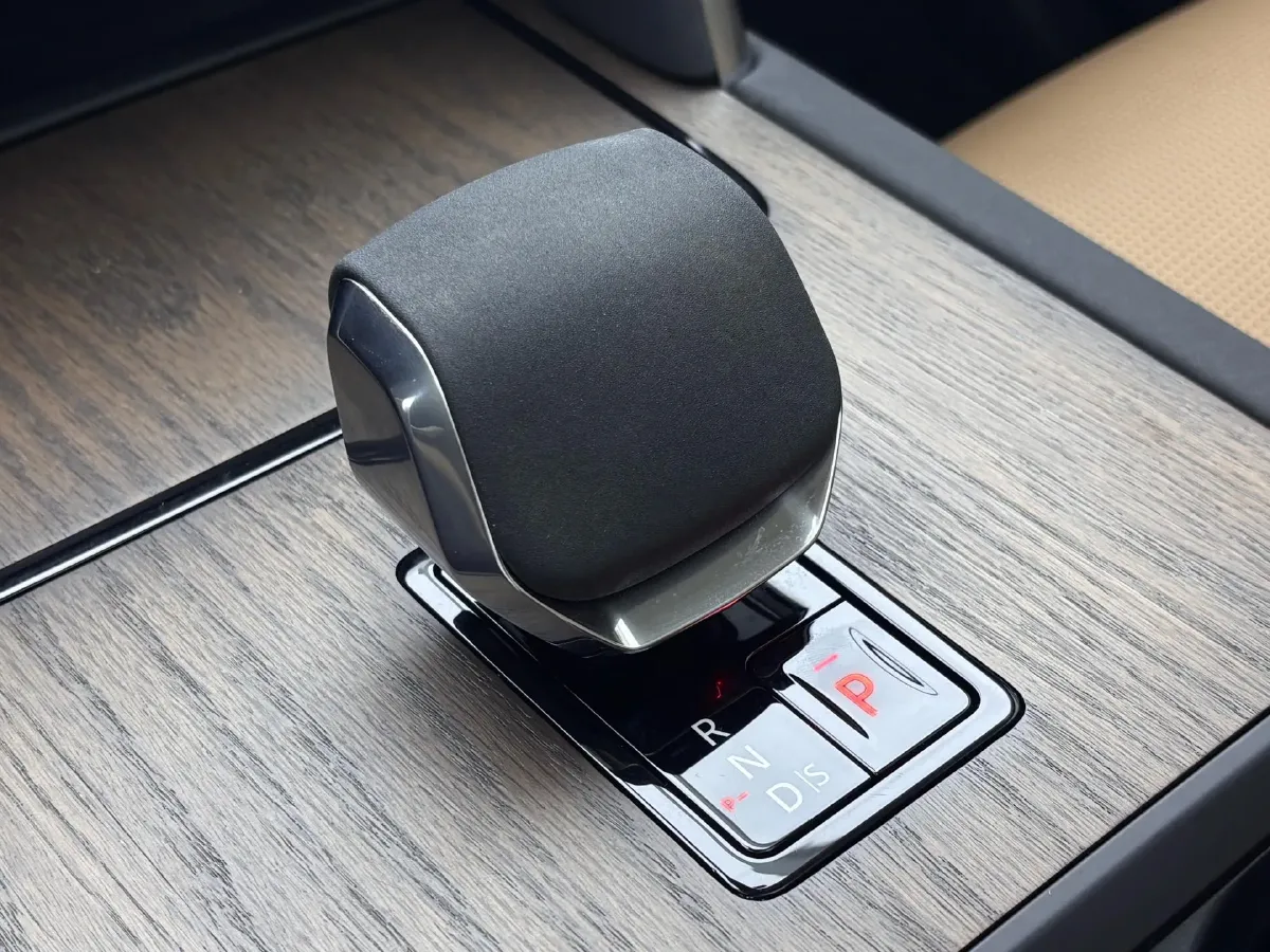 2024 Land Rover Discovery Sport 2.0T 249HP L4 9AT,autocango,china used car exporter,china ev exporter,chinese used car exporter,chinese used ev exporter