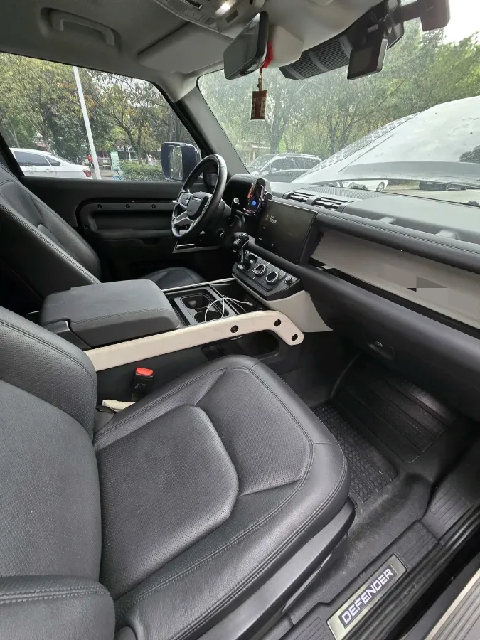 2023 Land Rover Defender 3.0T 400HP L6 8AT,autocango,china used car exporter,china ev exporter,chinese used car exporter,chinese used ev exporter