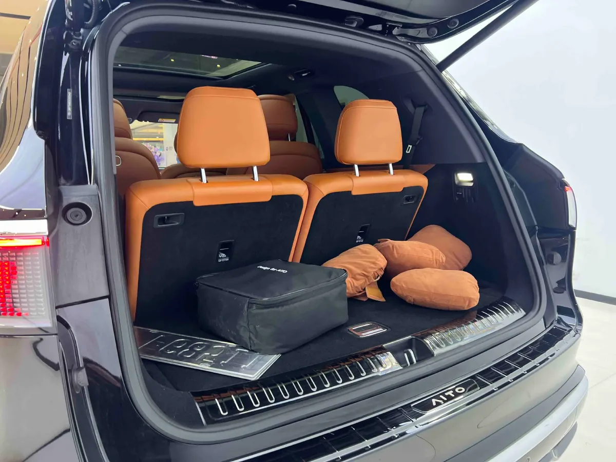 2025 AITO AITO M8 REEV 160HP REEV 53.4KWH,autocango,china used car exporter,china ev exporter,chinese used car exporter,chinese used ev exporter