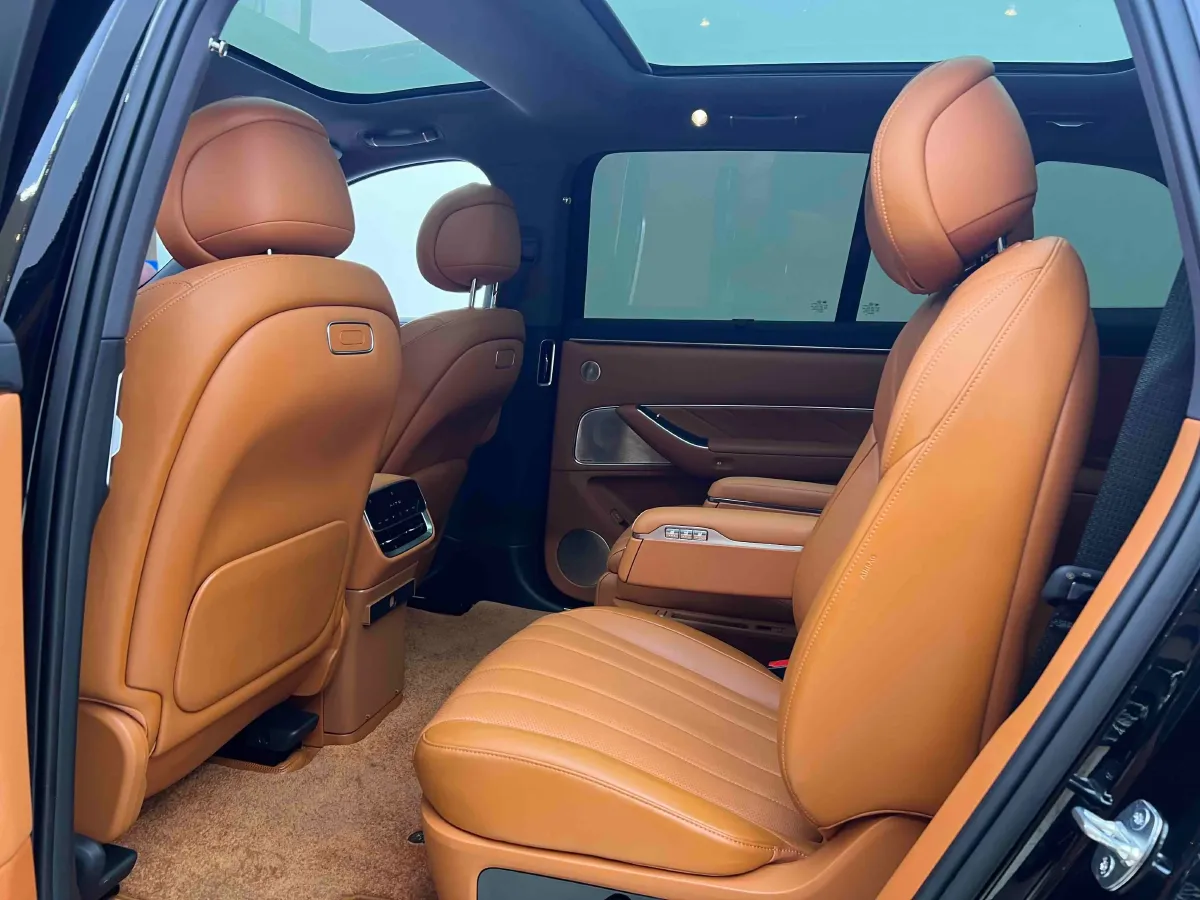 2025 AITO AITO M8 REEV 160HP REEV 53.4KWH,autocango,china used car exporter,china ev exporter,chinese used car exporter,chinese used ev exporter