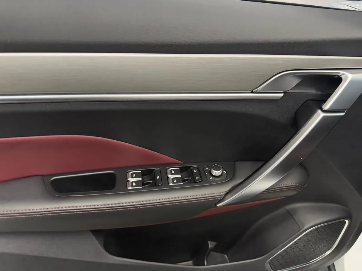 2021 Geely Coolray 1.4T 141HP L4 6DCT,autocango,china used car exporter,china ev exporter,chinese used car exporter,chinese used ev exporter