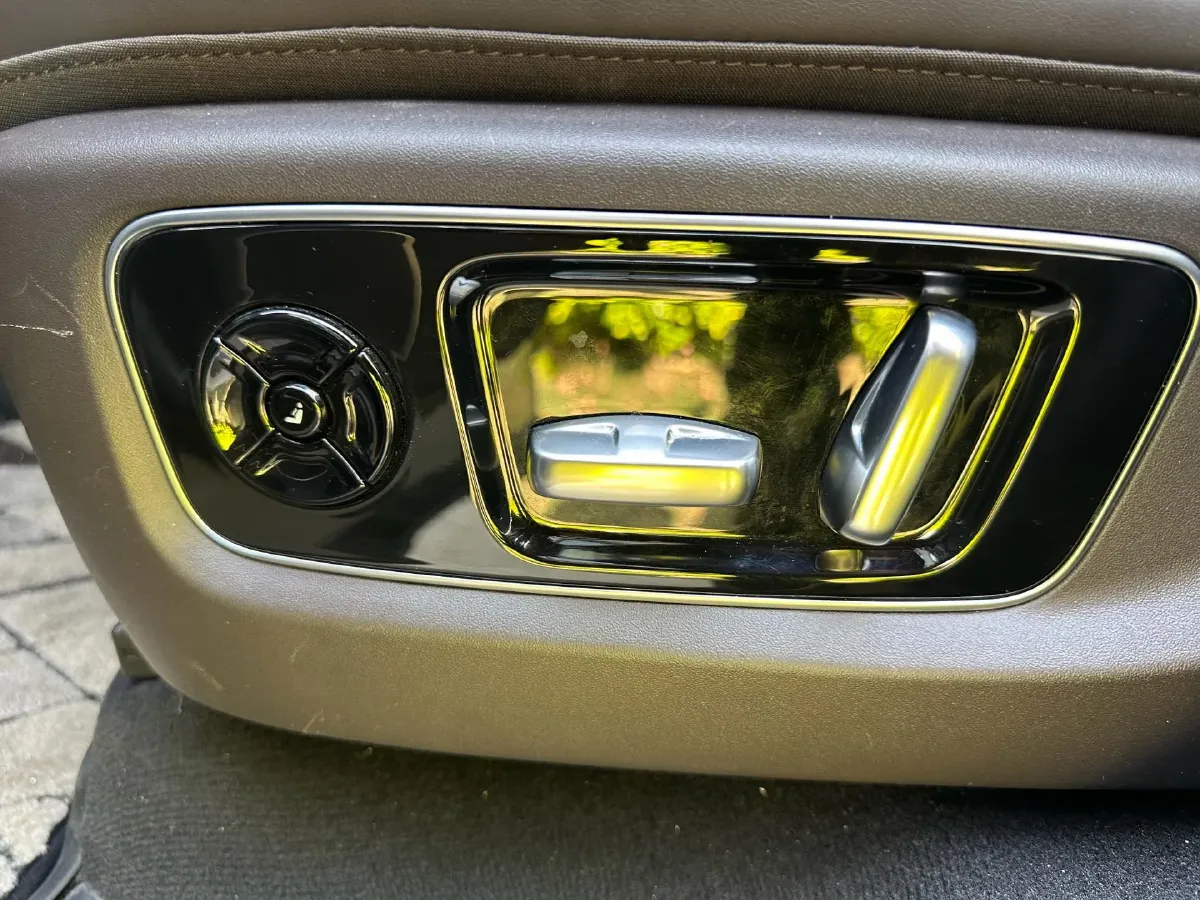 2023 Li L8 Range Extended 154HP REEV 40.9KWH,autocango,china used car exporter,china ev exporter,chinese used car exporter,chinese used ev exporter