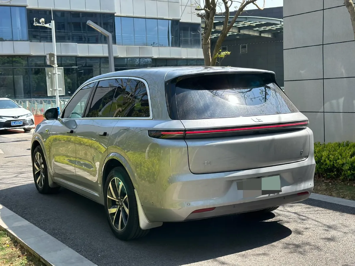 2023 Li L8 Range Extended 154HP REEV 40.9KWH,autocango,china used car exporter,china ev exporter,chinese used car exporter,chinese used ev exporter