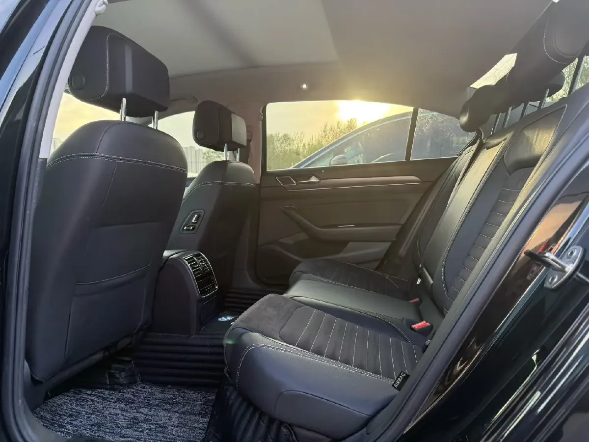 2020 Volkswagen Magotan 2.0T 186HP L4 7DCT,autocango,china used car exporter,china ev exporter,chinese used car exporter,chinese used ev exporter