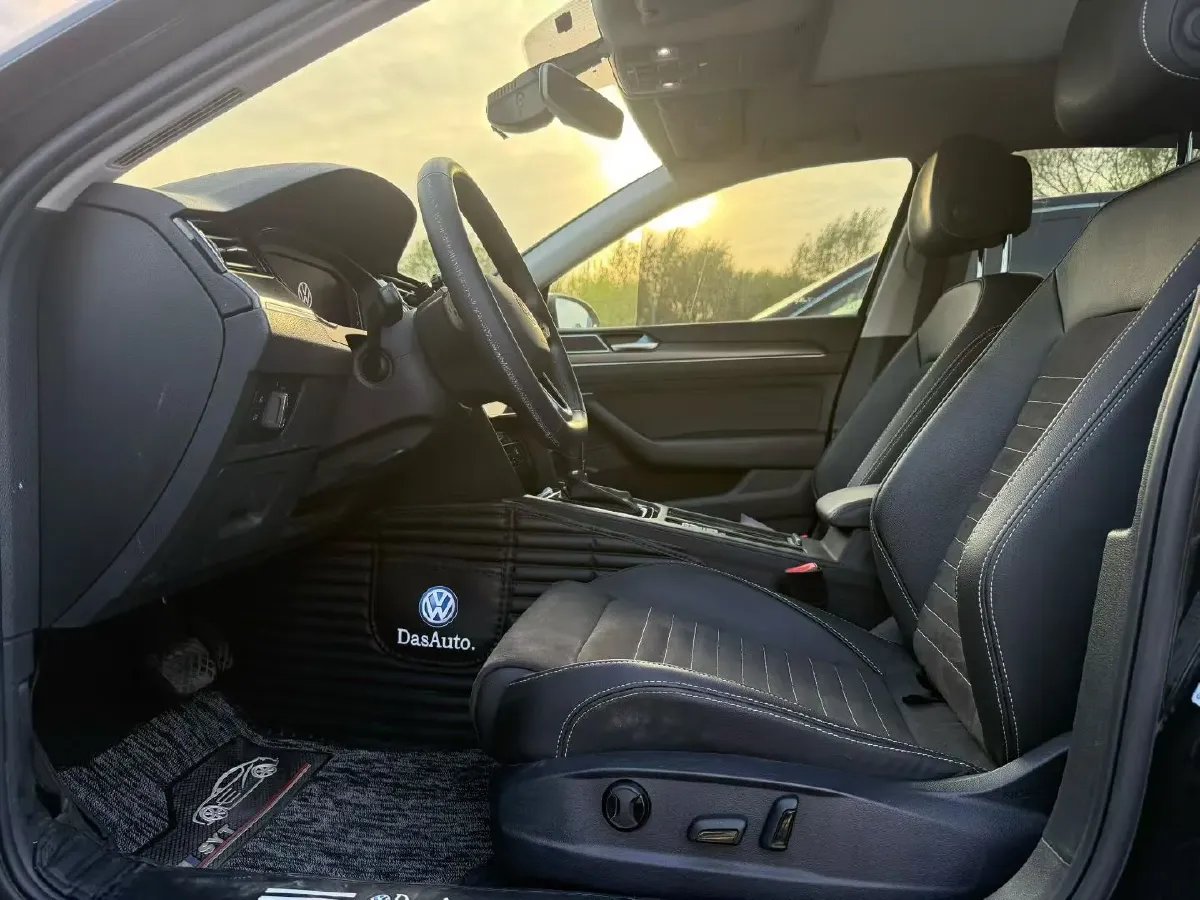 2020 Volkswagen Magotan 2.0T 186HP L4 7DCT,autocango,china used car exporter,china ev exporter,chinese used car exporter,chinese used ev exporter