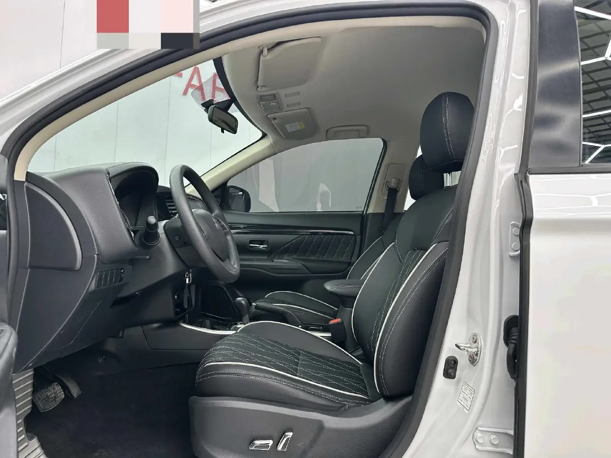 2021 Mitsubishi Outlander 2.0L 166HP L4 CVT,autocango,china used car exporter,china ev exporter,chinese used car exporter,chinese used ev exporter