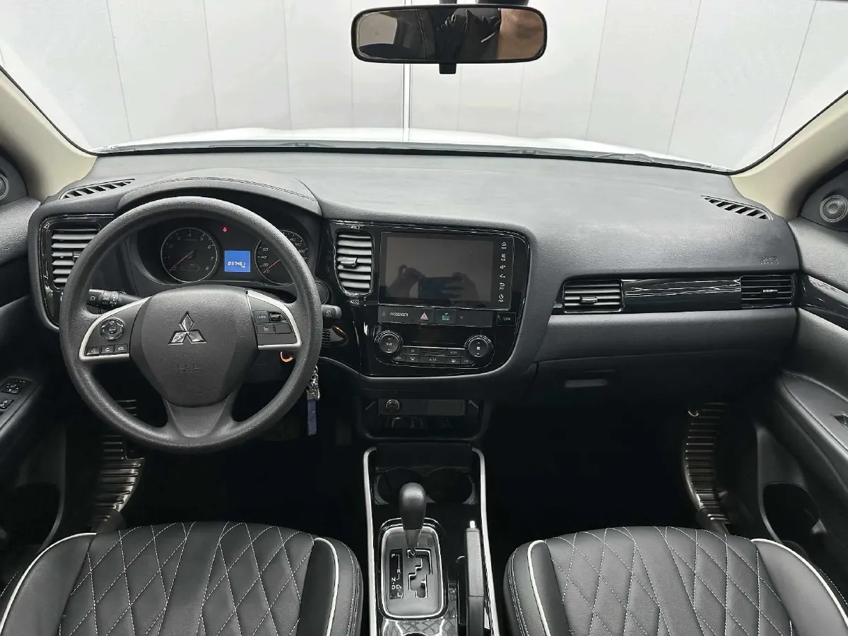 2021 Mitsubishi Outlander 2.0L 166HP L4 CVT,autocango,china used car exporter,china ev exporter,chinese used car exporter,chinese used ev exporter