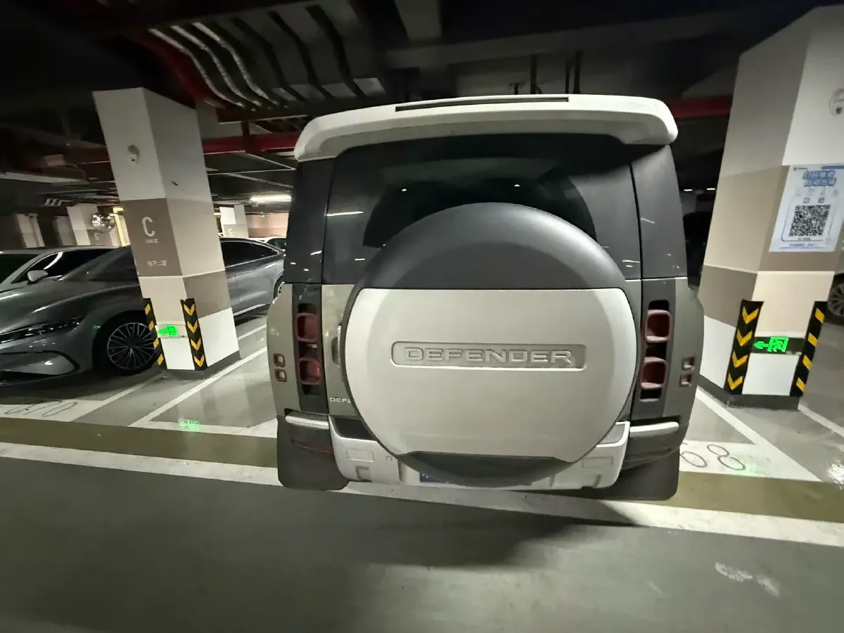 2020 Land Rover Defender 3.0T 400HP L6 8AT,autocango,china used car exporter,china ev exporter,chinese used car exporter,chinese used ev exporter