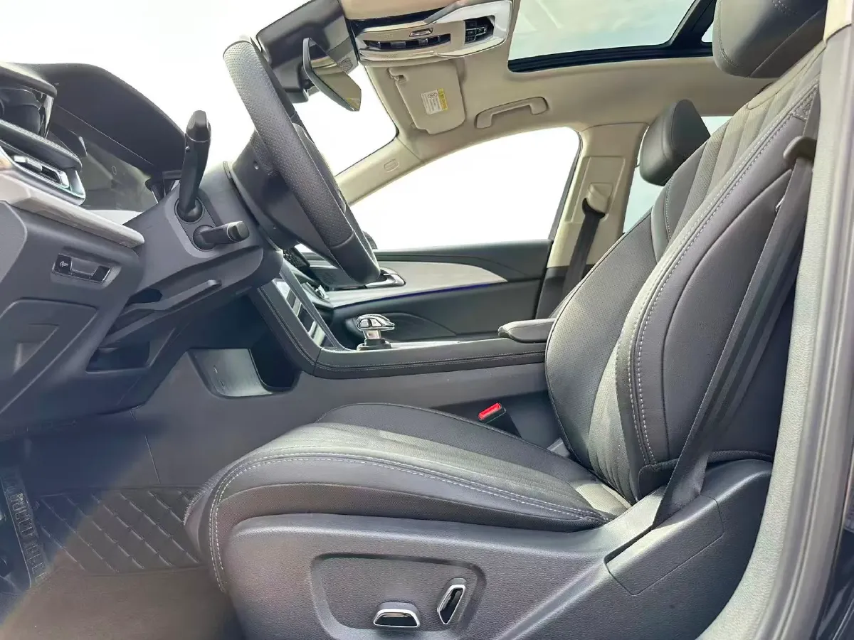 2024 HongQi H5 2.0T 224HP L4 8AT,autocango,china used car exporter,china ev exporter,chinese used car exporter,chinese used ev exporter