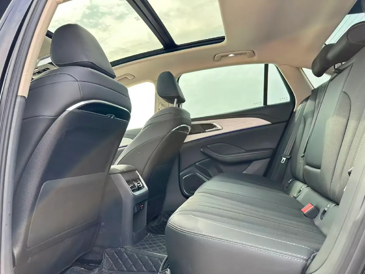 2024 HongQi H5 2.0T 224HP L4 8AT,autocango,china used car exporter,china ev exporter,chinese used car exporter,chinese used ev exporter