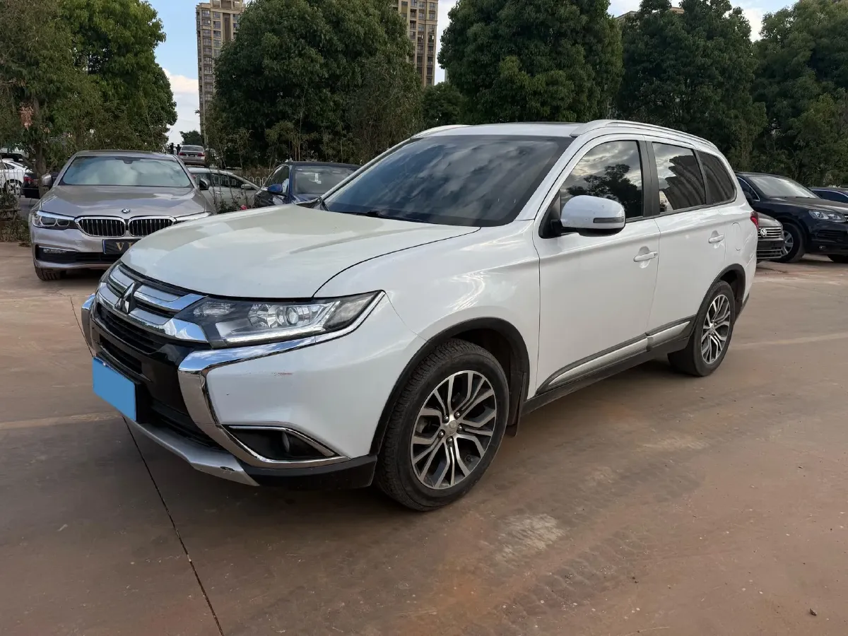 2017 Mitsubishi Outlander 2.0L 166HP L4 CVT,autocango,china used car exporter,china ev exporter,chinese used car exporter,chinese used ev exporter