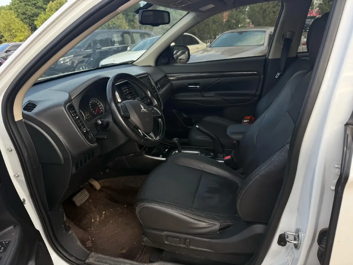 2017 Mitsubishi Outlander 2.0L 166HP L4 CVT,autocango,china used car exporter,china ev exporter,chinese used car exporter,chinese used ev exporter